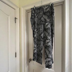 Chico's Sz 2.5 (L/14) white and black palm print palazzo pants. Elastic waist